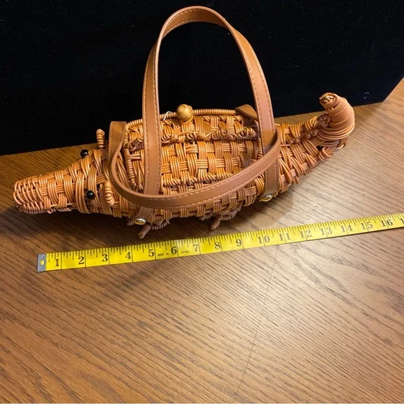 Tommy Bahama Woven Alligator/Retailer Basket Purse in Tan NWT collectible - Picture 5 of 10